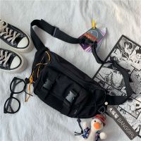 日系原宿工装小挎包韩国ins港风复古街头男女学生胸包百搭腰包潮 纯色工装风胸包黑(无挂件)