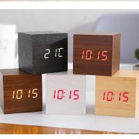 北欧木质木纹闹钟时钟电子钟静音夜光创意简约学生多功能床头台钟 小方形颜色随机6cm时间日期温度闹钟 插电使用或电池(附送