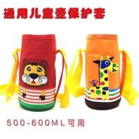 儿童保温杯壶杯套背带防摔水杯保护套斜跨加厚500ml600ml通用 蓝色机器猫----杯套