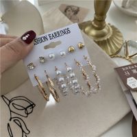 耳环新款2021年夸张百搭气质时尚大珍珠圈圈耳圈韩货复古爱心耳钉 E0681-1