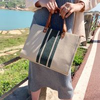 帆布包女夏手提袋公文包通勤简约单肩包ins大容量上班斜跨大包包 蓝色条纹(按扣款)