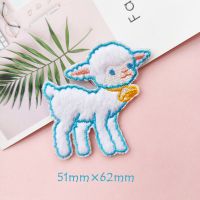 白色英文字母浮雕刺绣贴龙骧包甜甜圈书包DIY装饰贴百搭时尚自粘 PDX244小羊羔