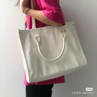 夏季女包时尚鳄鱼纹托特包极简大容量电脑包女士购物袋手提单肩包【8月14日发完】 米白色单独大包