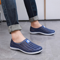 洞洞鞋情侣夏季新款男士室外穿沙滩鞋透气软底防滑鸟巢包头女凉鞋 深蓝色 1137深蓝色包头鞋 35