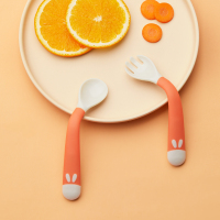 宝宝学吃饭训练勺子可弯曲婴儿扭扭勺辅食弯头叉勺儿童餐具 [扁头叉]扭扭叉勺套装(米尔顿白)