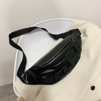 ins日系暗黑风胸包包女2021新款时尚复古斜挎包百搭工装学生腰包 黑色(无挂件)