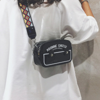 网红迷你小包包女2021新款潮时尚宽肩带单肩包百搭ins镭射斜挎包 黑色