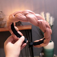 网红同款发箍韩国宽边布艺头饰2021新款简约麻花辫子百搭外出头箍 粉色