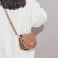 上新小包包女包2021新款高级感复古百搭斜挎包简约时尚单肩马鞍包 棕色