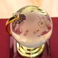 水晶地球仪桌面摆件同学毕业朋友情侣老师创意礼物饰品生日礼物女 6厘米金色支架+水晶地球仪 亚麻袋包装