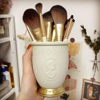 笔筒ins收纳盒桌面眉笔整理盒欧式浮雕肖像眼线笔架化妆刷收纳捅 浮雕刷具桶单个装