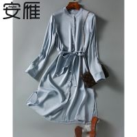安雁2021春夏新款弹力双乔缎重磅系带收腰衬衫式仿桑蚕丝连衣裙女 灰蓝色. M