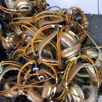 西伯利亚耳机带麦的,亲看好了耳包头带都掉皮,网上耳包几块钱 西伯利亚3.5接口头带耳包破皮