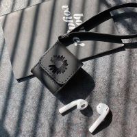 权志龙小雏菊airpods Pro保护套1/2/3代皮套苹果蓝牙耳机套挂绳女 苹果airpods 1/2代 [皮质黑色雏