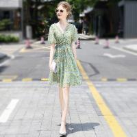 2021夏季女装新款高端轻奢法式V领收腰显瘦气质a字绿色碎花连衣裙 花色 S