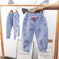 女童牛仔夏装夏季中大童薄款牛仔中裤七分裤时尚热裤马裤休闲中裤 中裤草莓图案 100 码建议身高80-90厘米