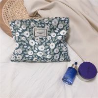 新款清新小碎花棉布化妆包拉链收纳袋大容量化妆品整理袋手拿包女 灰蓝底圆花