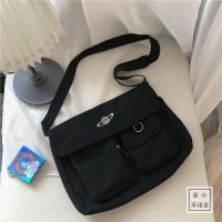 日系暗黑风星球斜挎包 韩国ins文艺工装港风帆布包男女原宿邮差包 黑色款一 无挂件