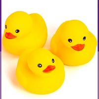 小黄鸭婴儿洗澡玩具港鸭捏捏叫戏水小鸭子浴室澡盆软胶可咬男女孩 3只8号港鸭