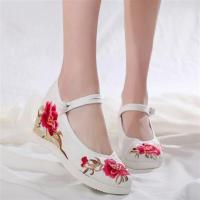 新款内增高民族风老北京布鞋女鞋坡跟增高古风绣花鞋高跟广场舞鞋 白色 34