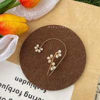 超仙气质女精致仿珍珠花缠绕无耳洞耳骨夹时髦精灵耳夹耳环耳饰女 左耳