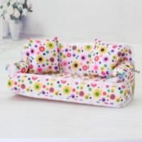 芭比娃娃家具玩具布沙发含两个抱枕 高度9厘米 芭比娃娃家具玩具布沙发含两个抱枕 高度9厘米