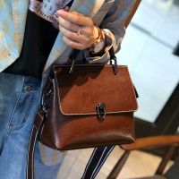 卡帝乐鳄鱼女包斜挎高级感包包女2021新款时尚百搭洋气手提单肩包 咖啡色