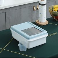 厨房收纳防潮10斤20斤30斤分格米桶密封面粉桶加厚米箱五谷杂粮箱 蓝色普通款小号(约10至12斤大米)