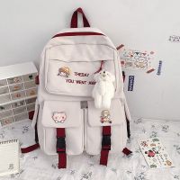 卡帝乐鳄鱼书包女韩版日系双肩包中学生初中生大容量百搭撞色背包 米白配红【送徽章+腮红小熊挂件】