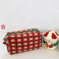 ins风小清新刺绣雏菊化妆收纳包洗漱包可爱大容量化妆包女便携 红绿格纹