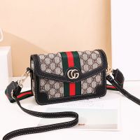 原创斜挎包高级感法国小众小包包洋气夏单肩小清新宽肩带包包女 黑色