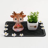 车上装饰品一路平安鹿车载高档个性创意汽车内饰用品香薰汽车摆件 咖啡色幸运+平安果+小雏菊垫