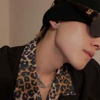 大牌同款耳钉磨砂闪钻面钛钢不掉色简约时尚嘻哈潮流耳环耳饰男女 双C耳钉-单只