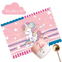 儿童餐垫小学生餐布垫隔热餐桌垫一次性布学校一年级桌布防水防油 花边-开心的小马 33*49cm