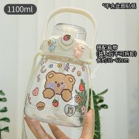 超大容量水杯高颜值带吸管杯可爱随手杯便携水壶男女学生塑料杯子 单杯+便携背带 颜色随机1个(无贴纸杯带)