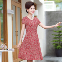 矮个子妈妈夏装V领小碎花连衣裙中长款中年女式大摆式花裙子新品 红色碎花 XL[建议85-100斤]