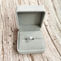 一克拉大钻戒女仿真不掉色奢华婚礼对戒情侣一对结婚用的假戒指 璀璨一克拉钻戒女礼盒装