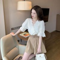 可盐可甜炸街套装女夏天新款V领镂空上衣+高腰阔腿短裤气质两件套_卡其色裤子_S
