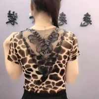 前钻扣后蝴蝶豹纹女士洋气百搭款短袖小衫_大豹纹_3XL135-150