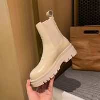 短筒百搭软皮马丁靴女冬2021春季新款厚底切尔西短靴英伦风烟筒靴 米白色 单里 35