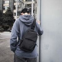 休闲男士胸包简约单肩斜挎包多功能潮牌斜背包小包潮流邮差包男包 黑色