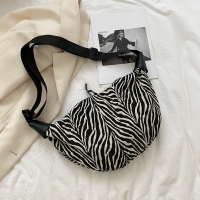 包包2020新款潮斜挎包女百搭ins大容量学生韩版帆布斑马纹饺子包 斑马小纹(款一)