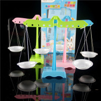 幼儿园小班中班科学区木制天平重量比较平衡3-5岁小孩益智教玩具 儿童组装天平(颜色随机) [一个的价格]