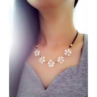 配饰短款项链女时尚百搭气质锁骨链花朵衣服挂件衬衣装饰品 五朵花白色