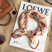 杭州丝绸女秋季彩色经典字母围巾小领巾真丝桑蚕丝丝巾小方巾 米白