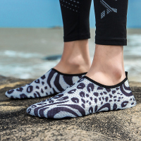男女游泳涉水溯溪潜水鞋防滑防割沙滩鞋赤足软底贴肤浮潜鞋跑步机 薄底唇印黑 35