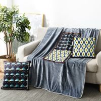 折叠抱枕被子两用珊瑚绒办公室午睡小靠垫汽车载空调被靠枕头被毯 艾格 35*35cm打开110*150cm