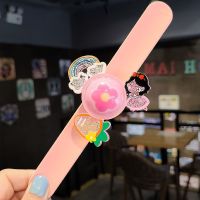 儿童带灯可旋转手环女童卡通玩具手镯啪啪圈幼儿园宝宝节日礼物 彩虹 发光款