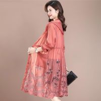 流行风衣女薄款阔太太2021年新款夏季中年妈妈外套防晒服大码开衫 砖红色 L 95-115斤