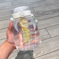 大容量水杯带吸管女学生清新高颜值可爱杯子创意斜跨便携塑料水杯 白色1300ML文字款(送贴纸) 单杯[送贴纸]